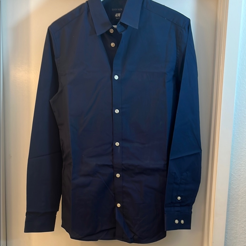 H&M Blue Dress Shirt Classic Button-Down Design